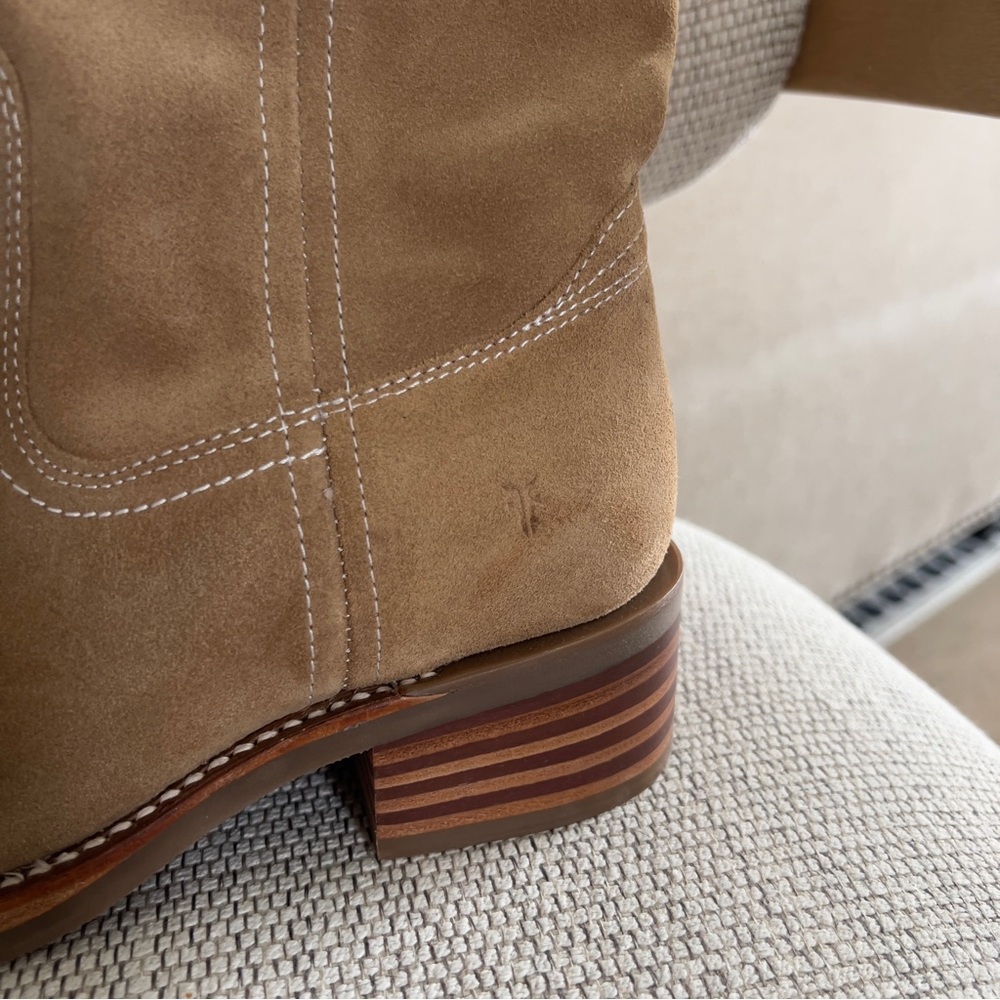 NWOB Frye Campus 12R Suede Leather Boots in Tan Buck - Picture 7 of 9